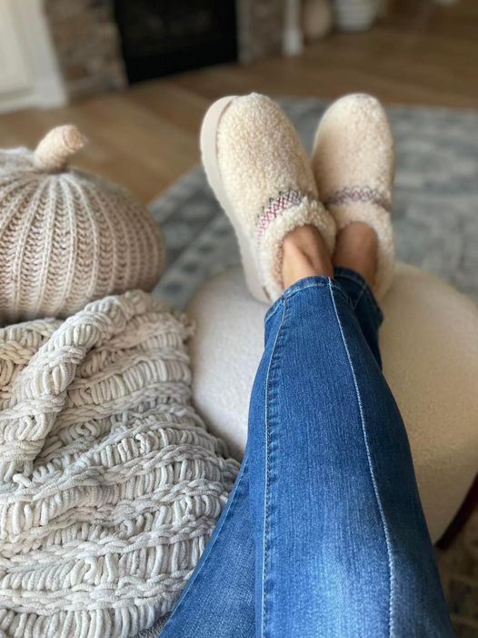 UGG Women’s Tazz Braid Slipper