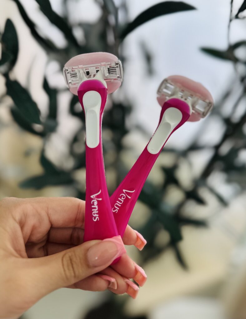 The Gillette Venus ComfortGlide White Tea Disposable Razors!