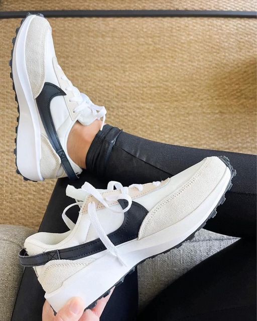 T’s Nike waffle sneakers