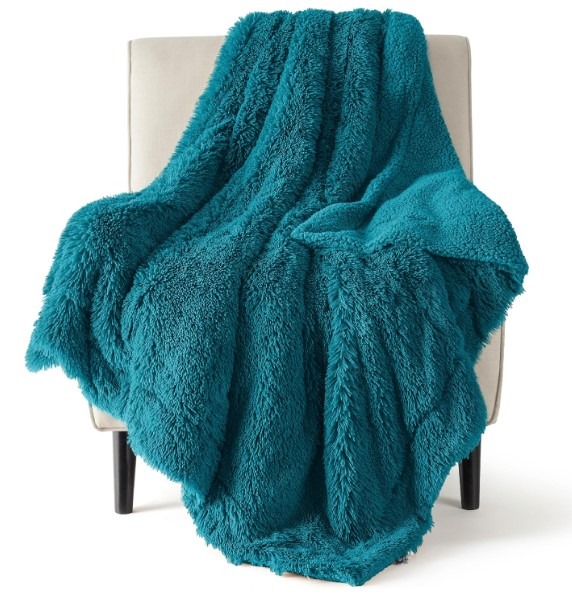 Faux fur throw blanket from Bedsure!