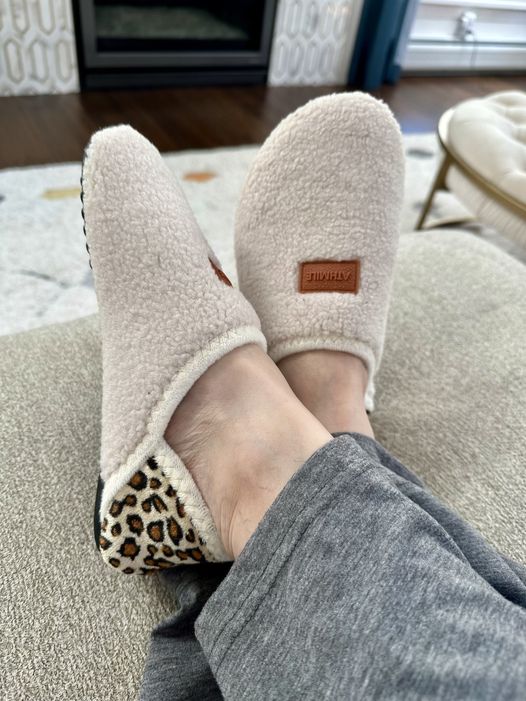 Tanamo Womens Slippers