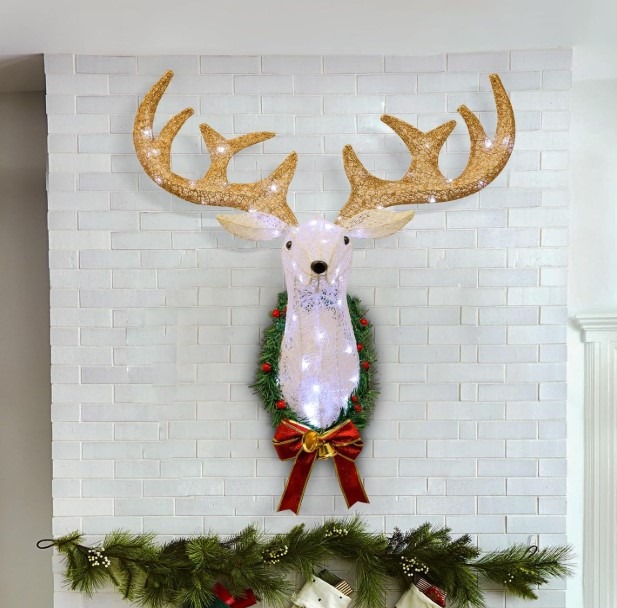 Christmas 3D Pre-Lit Reindeer Head with Wreath!