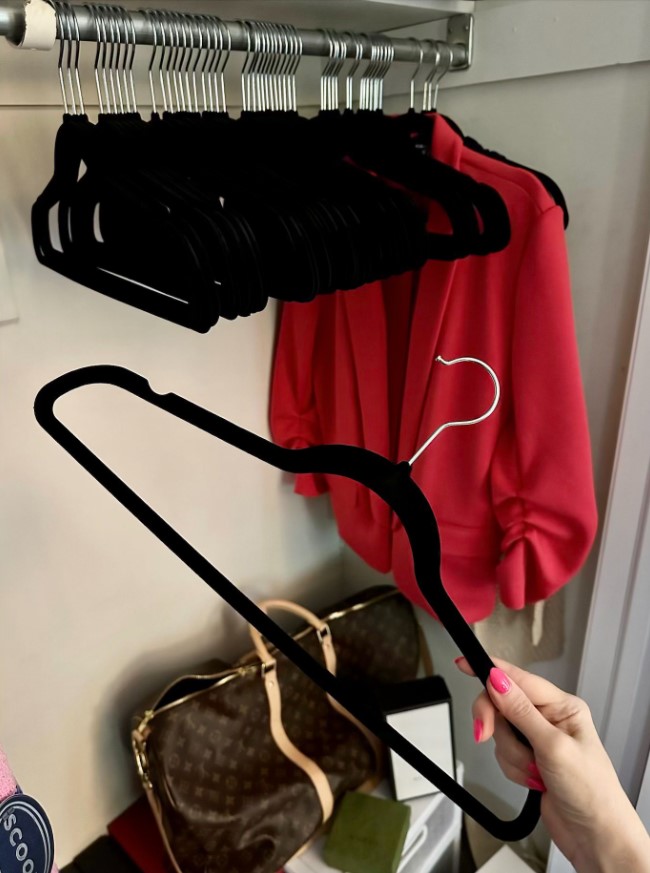 Non-slip velvet hangers!