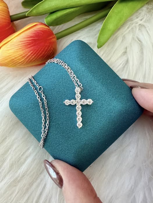 cross pendant necklace