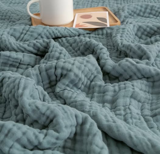 Cosy Family muslin blanket