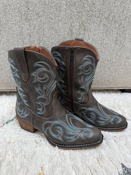 DREAM PAIRS Women’s Western Boots