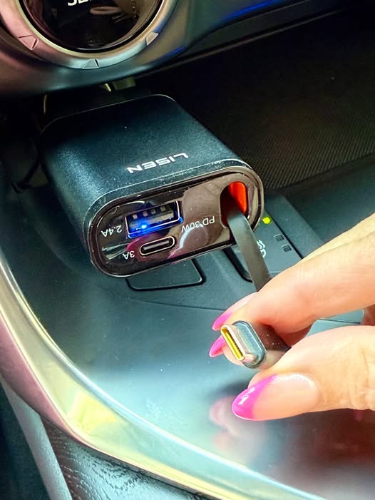 LISEN Retractable USB-C Fast Charger