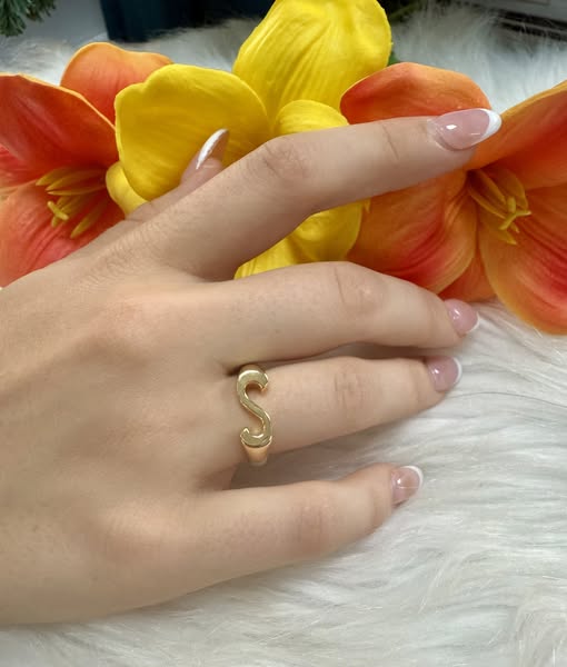 18k gold-plated initial ring