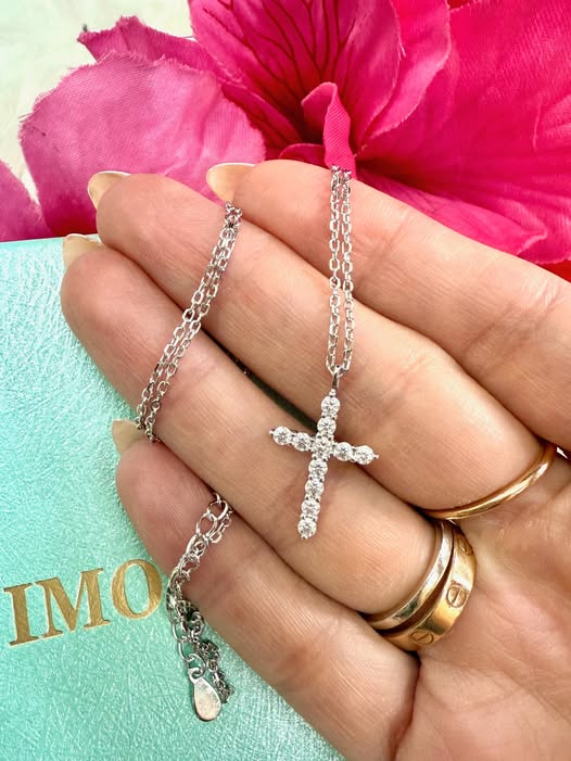 moisssanite cross