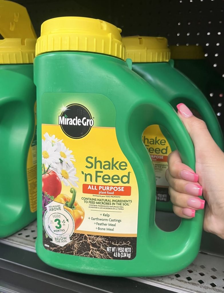 MiracleGro 4.5lb Shake & Feed All Purpose Plant Food!