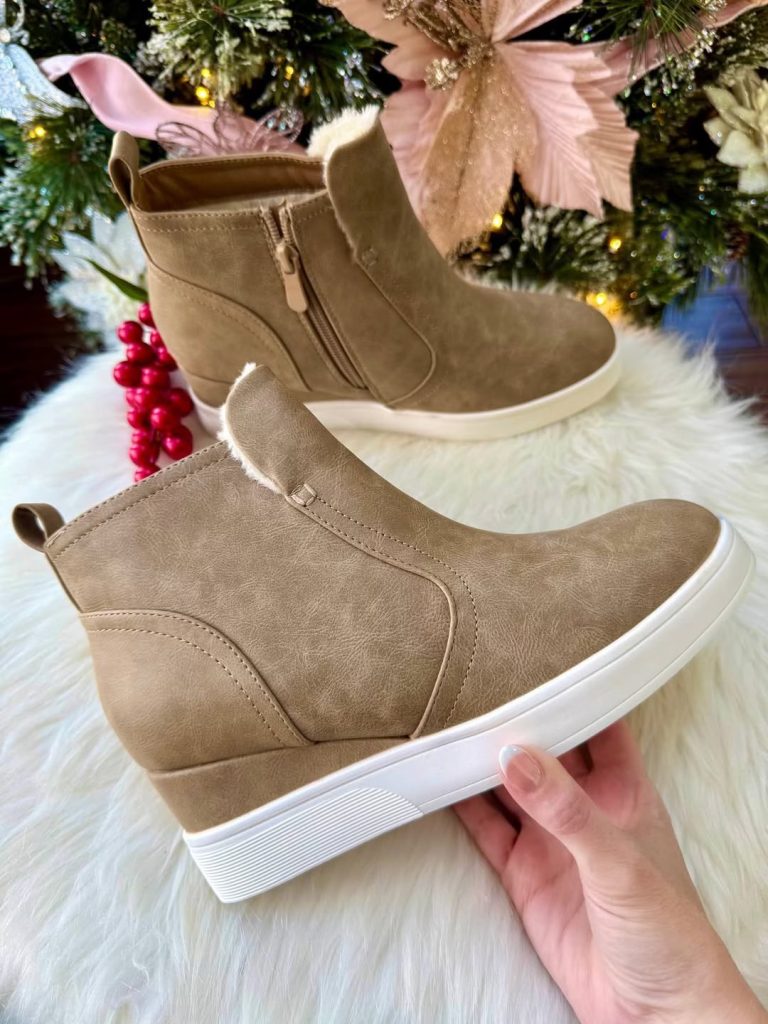 wedge boots from Dream Pairs