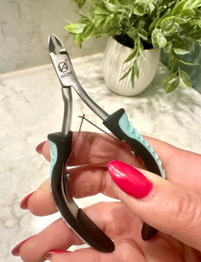 IVON Non-Slip Professional Cuticle Trimmer!