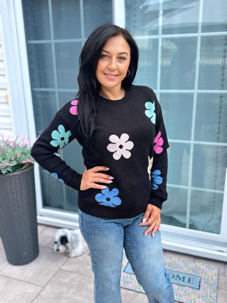 Angashion sweater with flowers!