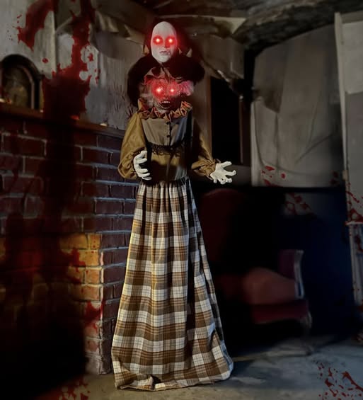Haunted Hill Farm Lifesize Animatronic Scary Haunted Woman