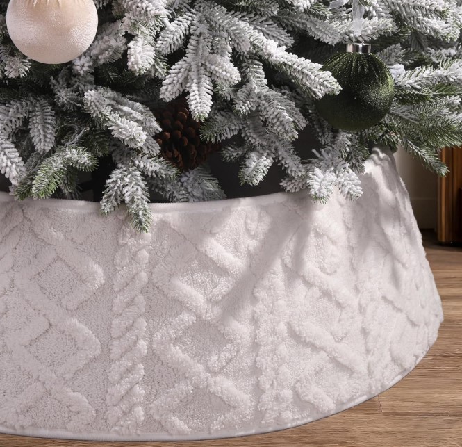 Christmas White Plush Faux Fur Tree Collar!