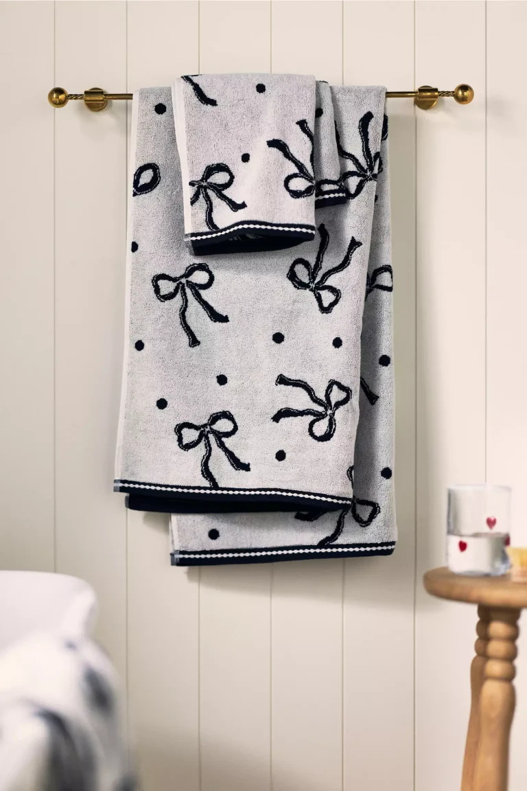 viral Bow Icon Cotton Bath Towel from Anthropologie
