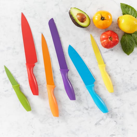 Amazon Basics 12-piece color-coded knife se