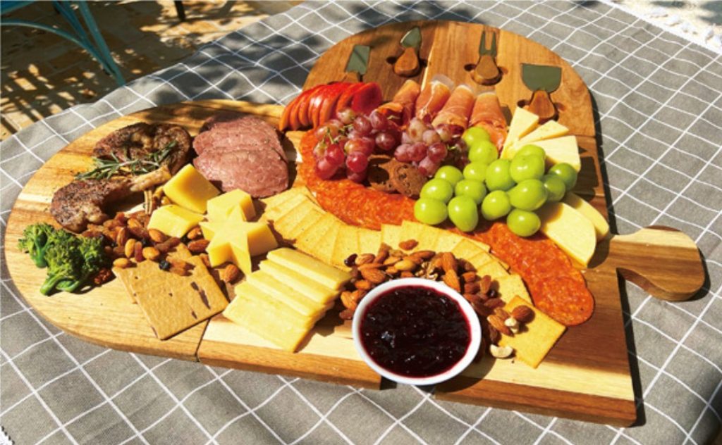 heart charcuterie set