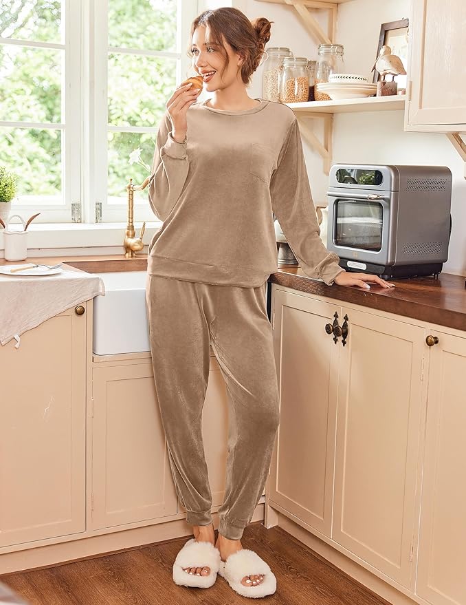 Ekouaer Velvet Pajama Set