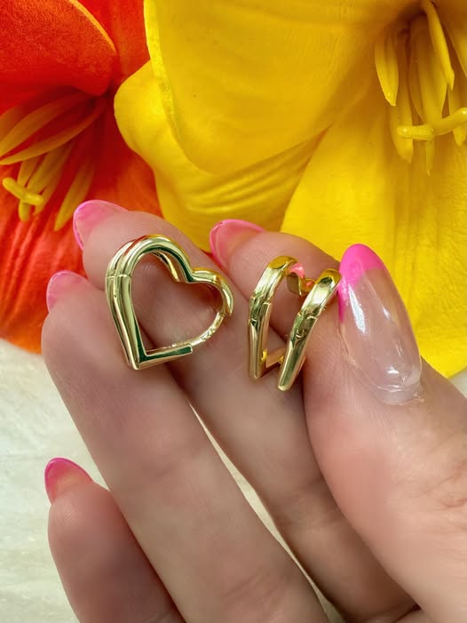 ALEXCRAFT Heart Hoop Earrings
