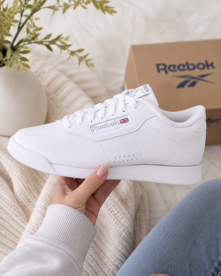 🤍 Some sneakers never go out of style!