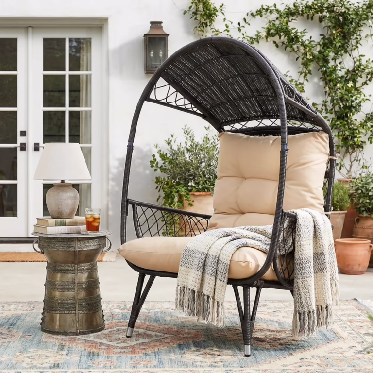 wicker lounge chair